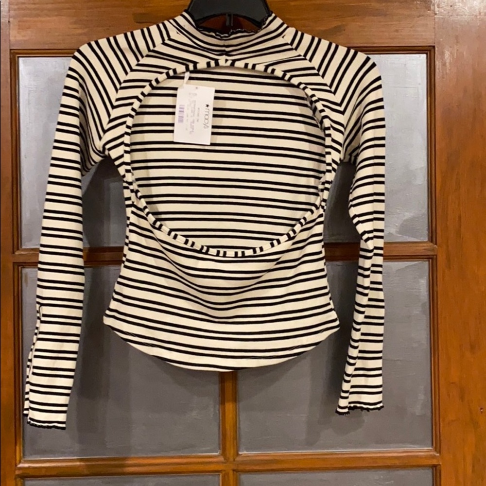 Striped Open-Back Top - Picture 4 of 6